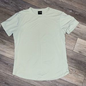 Cuts curved hem T-shirt. Size XL